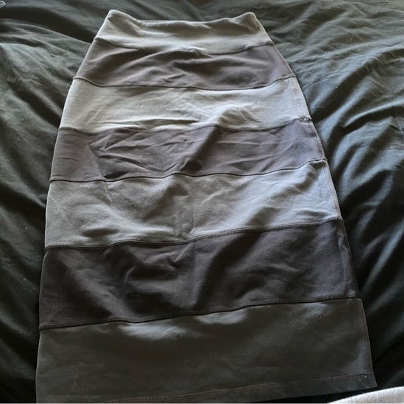 SOLD lululemon pencil midi skirt - Picture 5 of 9